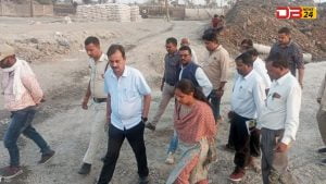 शिवांस सिटी के पीछे कॉलोनाईजर ने नहर की जमीन पर बना दी सड़क